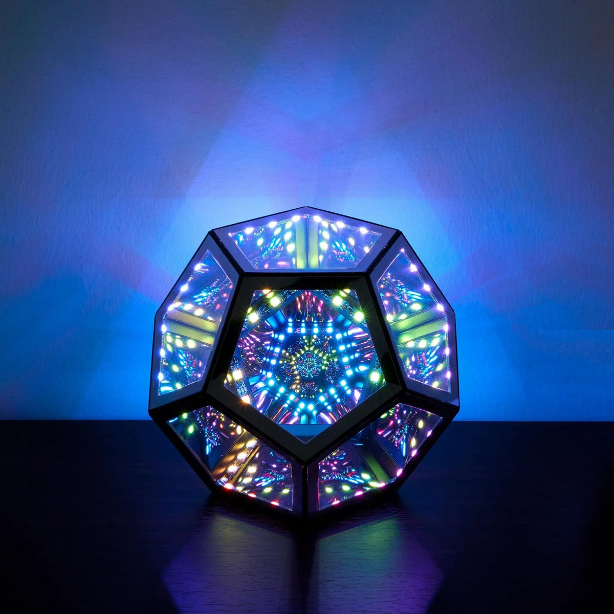 PrismGlow RGBW Dodecahedron LED Table Lamp — 3D Gaming Room Decor